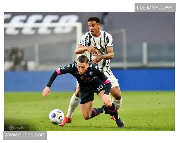 达尼洛：从足球场上的闪耀之星到生活中的坚韧奋斗者