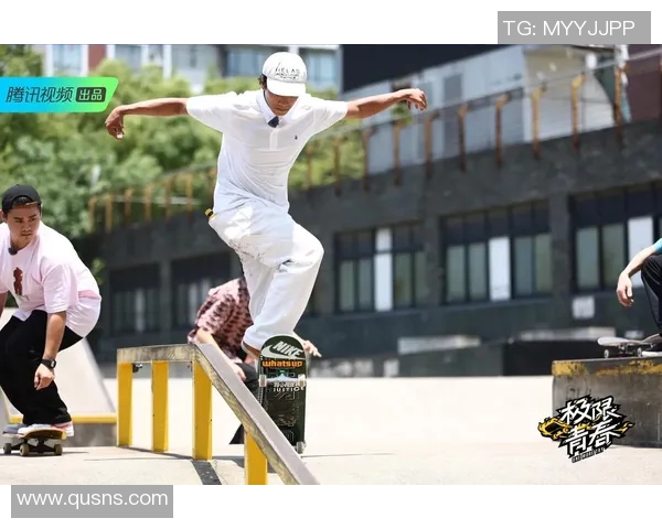 重庆滑板队勇夺滑板节奏排行榜第三名展现青春活力与团队精神 重庆滑板队勇夺滑板节奏排行榜第三名展现青春活力与团队精神