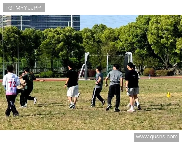 飞盘竞技的魅力与挑战:深入探讨上海飞盘队的战术布局与团队协作 飞盘竞技的魅力与挑战:深入探讨上海飞盘队的战术布局与团队协作